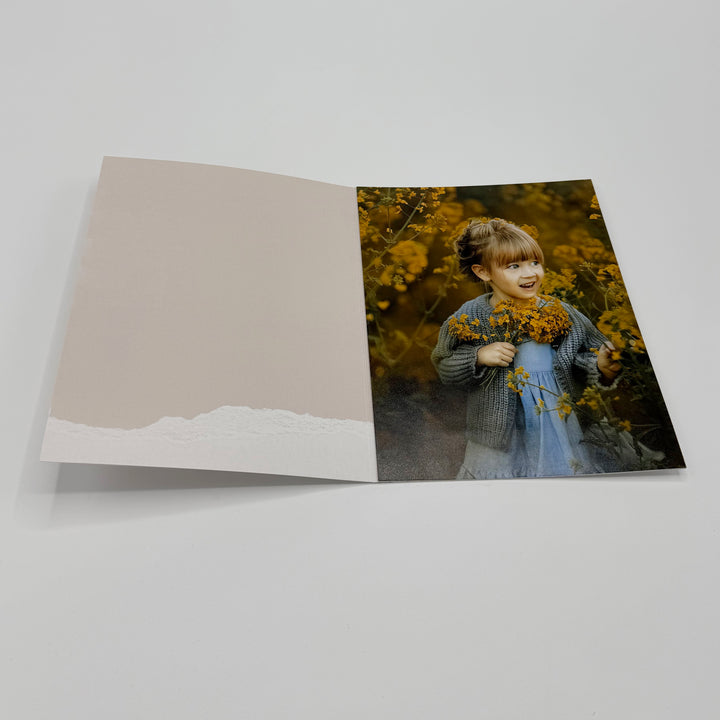 Felicitare 8 Martie cu Folio Auriu – 15x20 cm